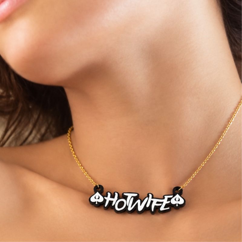 collier hotwife