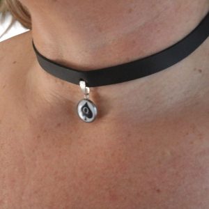 collier simili cuir queen of spade 1