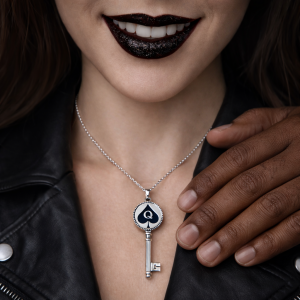 pendentif clé queen of spade